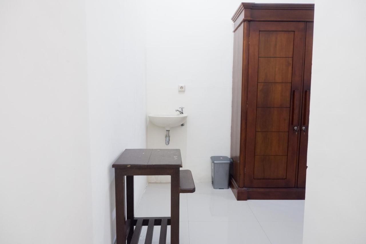 Апартаменти Reddoorz At Bale Eja Syariah Senggigi Montongbuwoh Екстер'єр фото