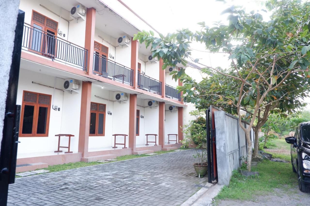 Апартаменти Reddoorz At Bale Eja Syariah Senggigi Montongbuwoh Екстер'єр фото