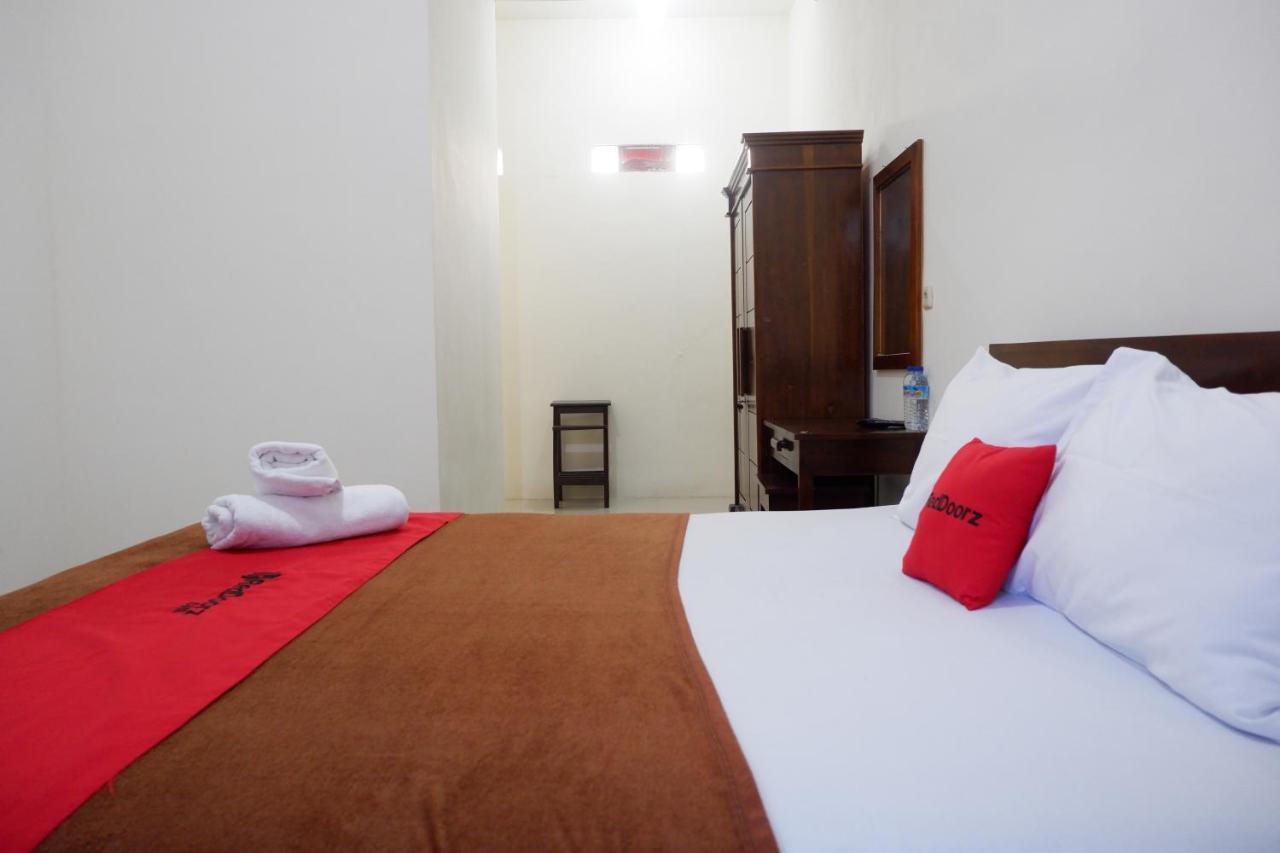 Апартаменти Reddoorz At Bale Eja Syariah Senggigi Montongbuwoh Екстер'єр фото