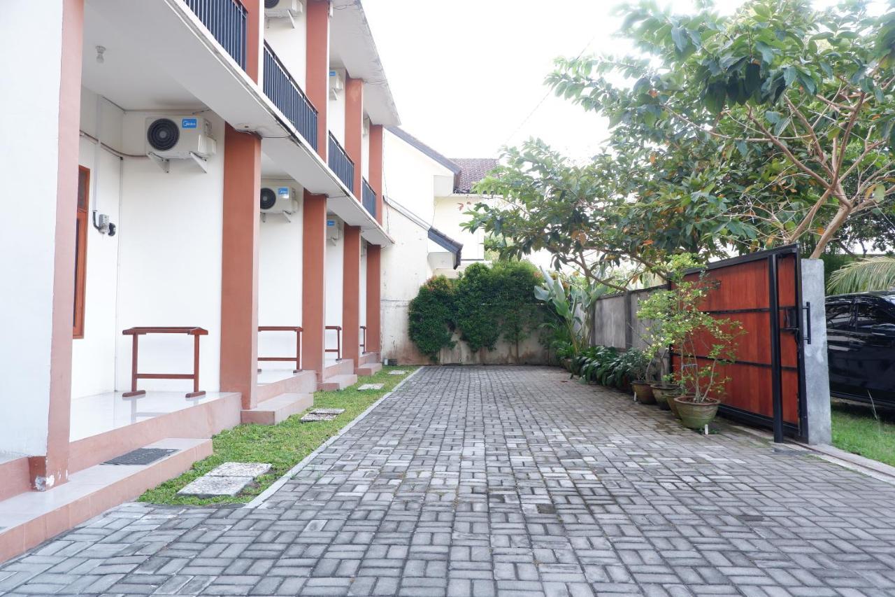 Апартаменти Reddoorz At Bale Eja Syariah Senggigi Montongbuwoh Екстер'єр фото