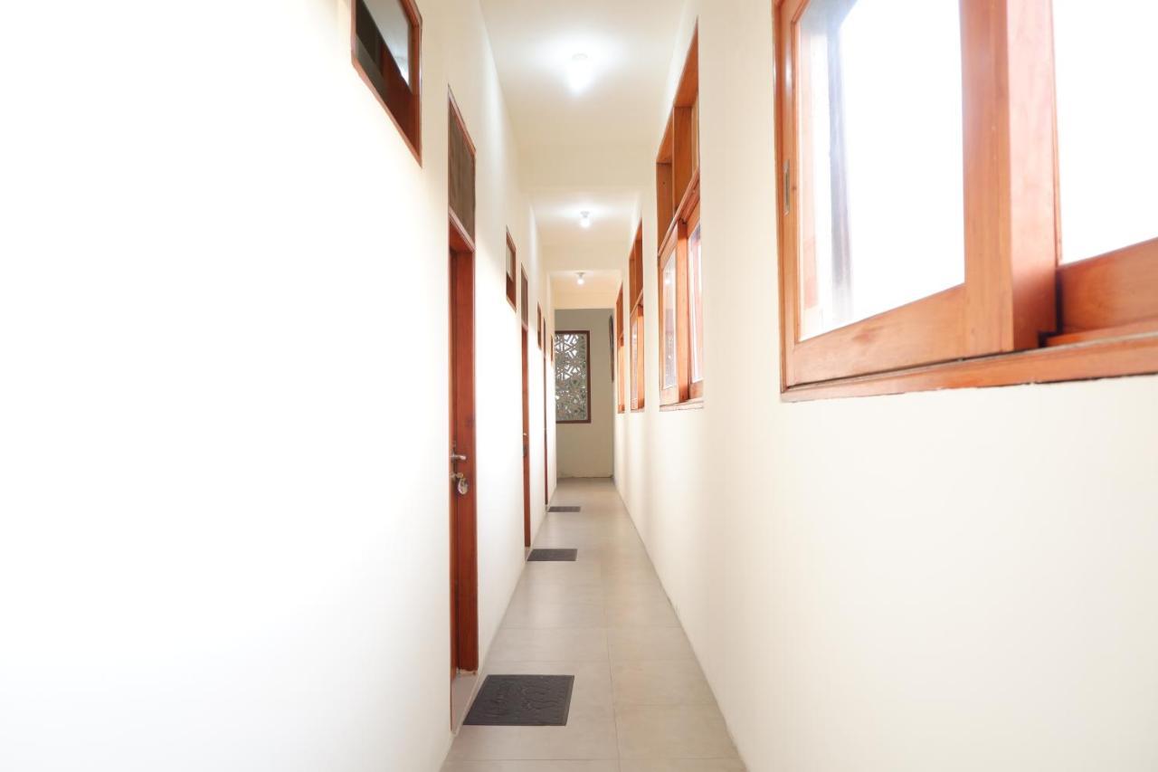 Апартаменти Reddoorz At Bale Eja Syariah Senggigi Montongbuwoh Екстер'єр фото