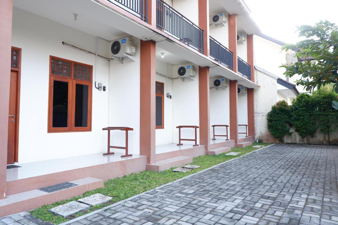 Апартаменти Reddoorz At Bale Eja Syariah Senggigi Montongbuwoh Екстер'єр фото