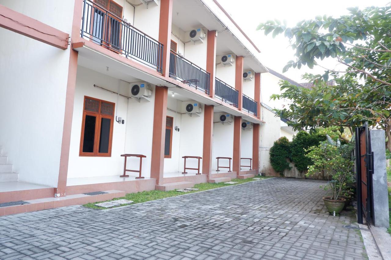 Апартаменти Reddoorz At Bale Eja Syariah Senggigi Montongbuwoh Екстер'єр фото